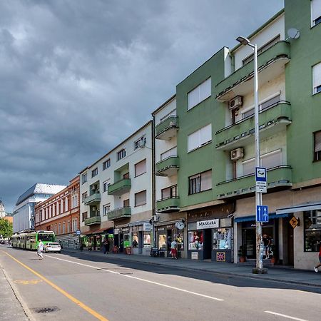 Centroom Pecs Apartman Exterior photo